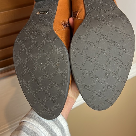 • VIONIC • Leather Boots • Size 8.5 • Gently Worn! - Picture 15 of 15